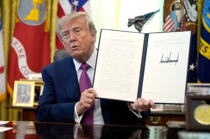 Donald Trump ordena cambiar el nombre del lago Ontario a lago "América"