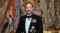 Quién es Haakon VIII, el nuevo rey de Noruega que asume la corona en tiempos turbulentos para la monarquía del país nórdico