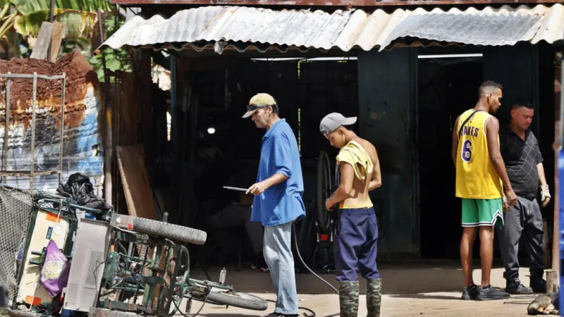 Cuba da luz verde a la creación de cadenas de tiendas y restaurantes en plena reforma económica