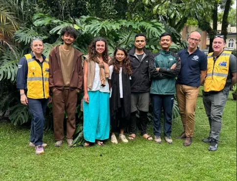 La australiana Cara Severino, hallada sana y salva gracias a cuatro senderistas nepalíes