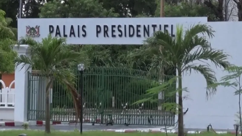 Soldados amotinados intentan tomar una base aérea en Níger cerca del palacio presidencial