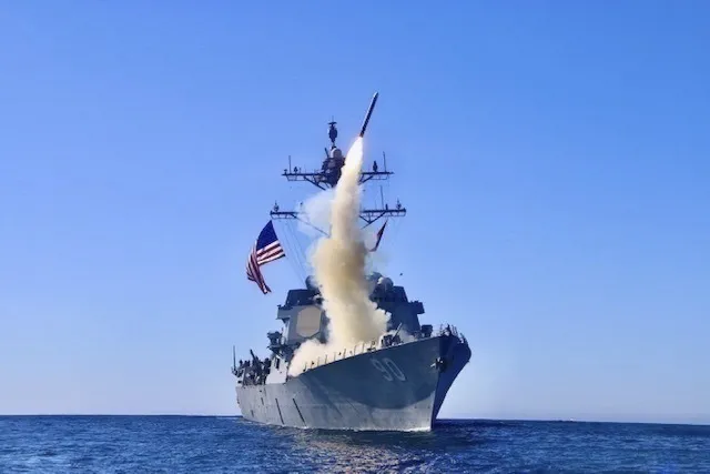 Irán y EEU intercambian nuevos ataques un mes después y Trump publica un vídeo de IA con la destrucción de la isla iraní de Jark