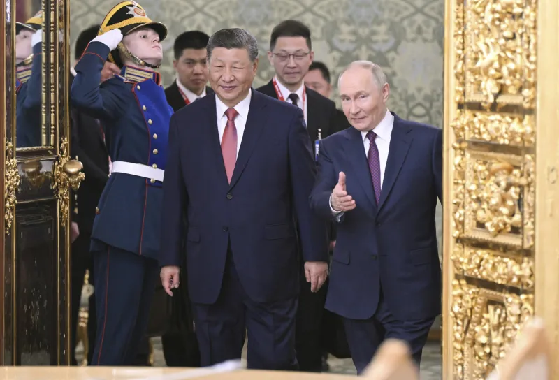 Putin busca más negocios con China mientras India le pide que acabe con su "guerra interminable"