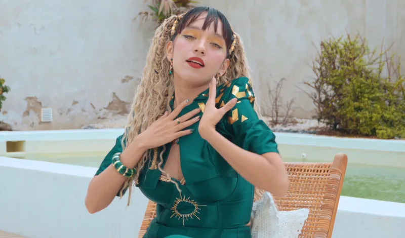 Cantante Qorianka presenta ‘Ruway’, la cumbia en quechua que suena en ‘Al fondo hay sitio’