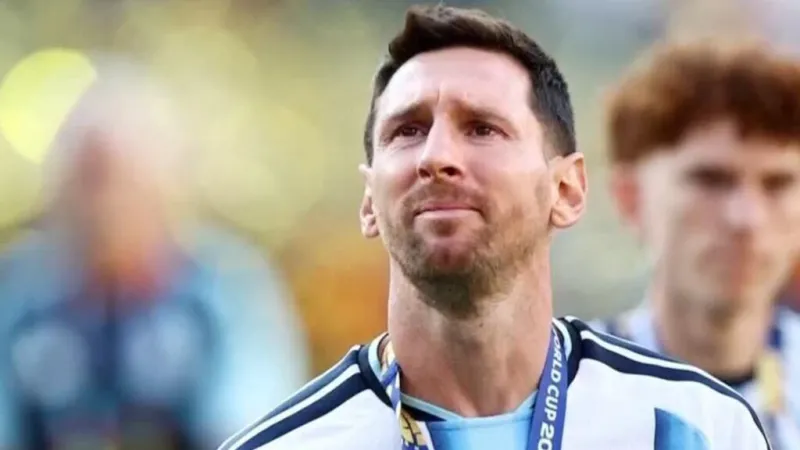 Messi se despide y entrega la '10' en Argentina tras más de dos décadas en la selección