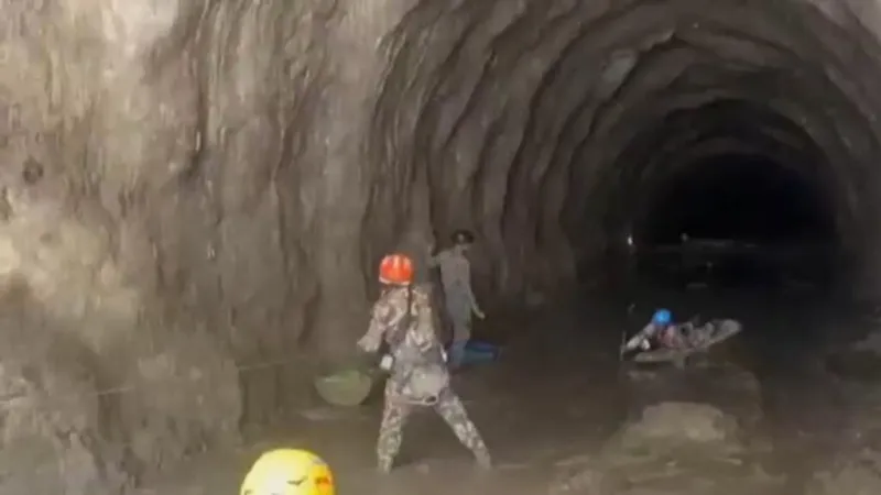 Riada en Nepal: se reducen las esperanzas de hallar sobrevivientes en túneles hidroeléctricos