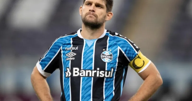 Estafa en Brasil: se hacía pasar por el DT de Gremio y le sacó 4.000 dólares a un jugador pero el argentino Kannemann lo descubrió
