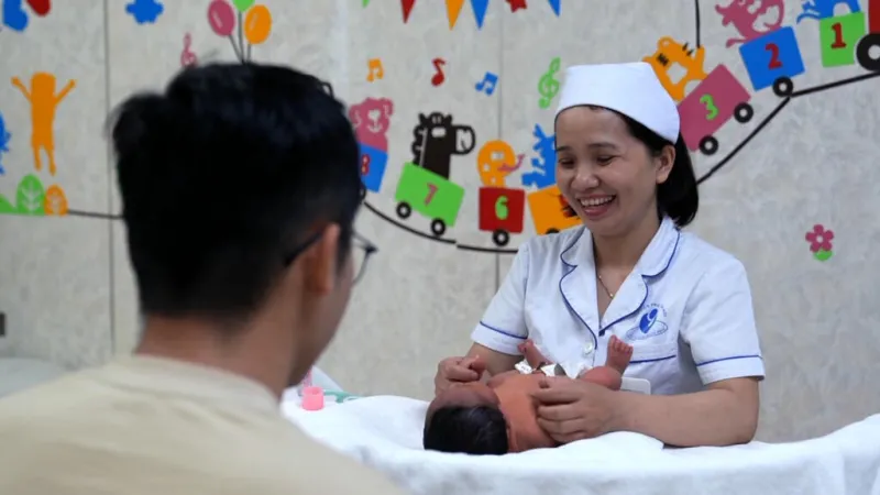 Vietnam quiere más bebés: ¿cómo revertir su crisis de natalidad?