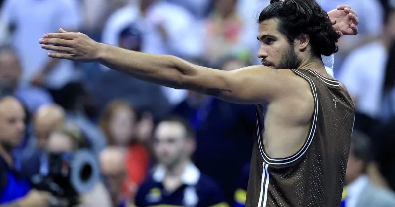 Carlos Alcaraz estrenó un festejo de arquero tras ganar en el US Open y reveló a quién se lo dedicó