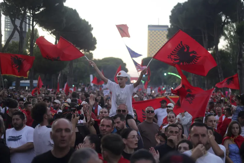 Los flamencos de Albania quieren temporada de otoño: "El primer ministro Rama sigue defendiendo el proyecto de Jared Kushner"