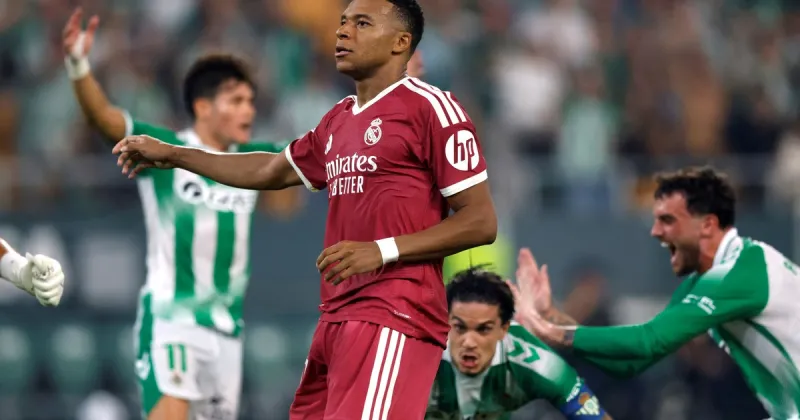 El penal que reavivó la polémica del VAR: por qué Real Madrid no tuvo ante Betis el mismo fallo que River contra Banfield