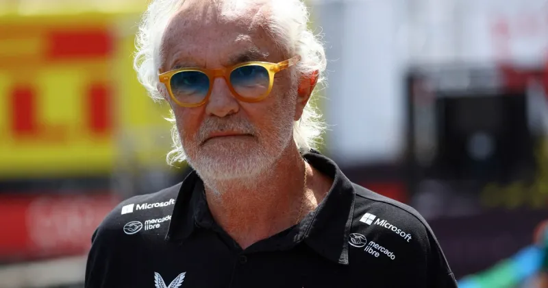 La FIA le respondió a Briatore por la polémica del podio de Gasly y defendió al juez señalado por sus vínculos con McLaren