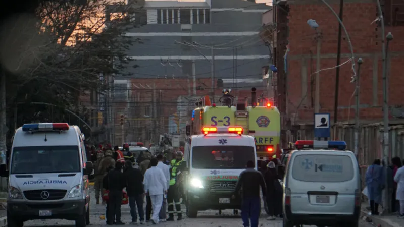 Bolivia investiga las explosiones en un cuartel de Viacha mientras crece la incertidumbre por los militares desaparecidos