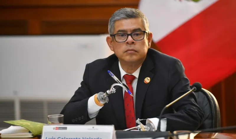 Comisión de Constitución cita a Luis Galarreta para que sustente alcances del pedido de facultades