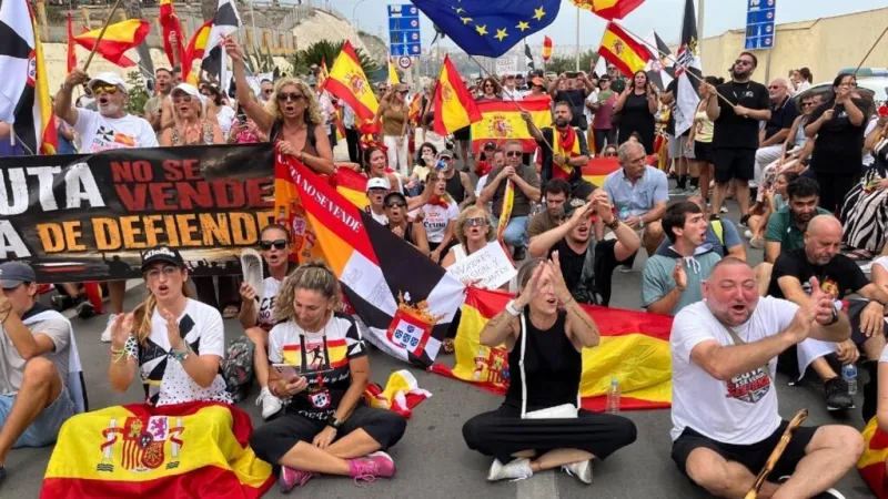 Nuevas protestas piden por los niños de Ceuta; España deporta a 21 migrantes por atacar a militares