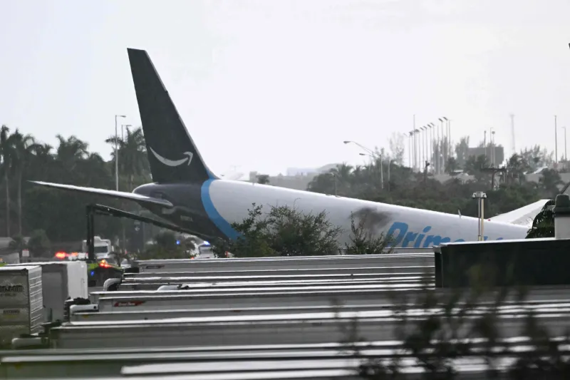 Al menos cinco muertos después de que un avión de Amazon se saliera de pista en Miami