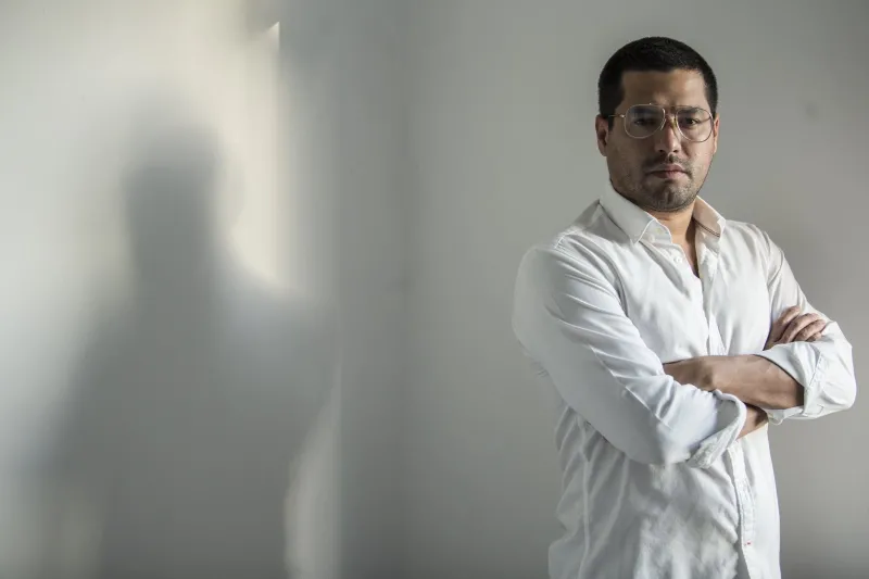 Óscar Martínez: “El exilio te vuelve un sujeto del pasado, pero un periodista no puede permitirse eso, debe seguir”
