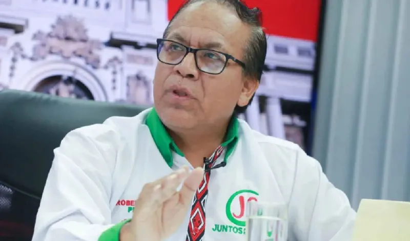 Roberto Sánchez labora como jefe de gabinete de asesores de Juntos por el Perú en el Senado