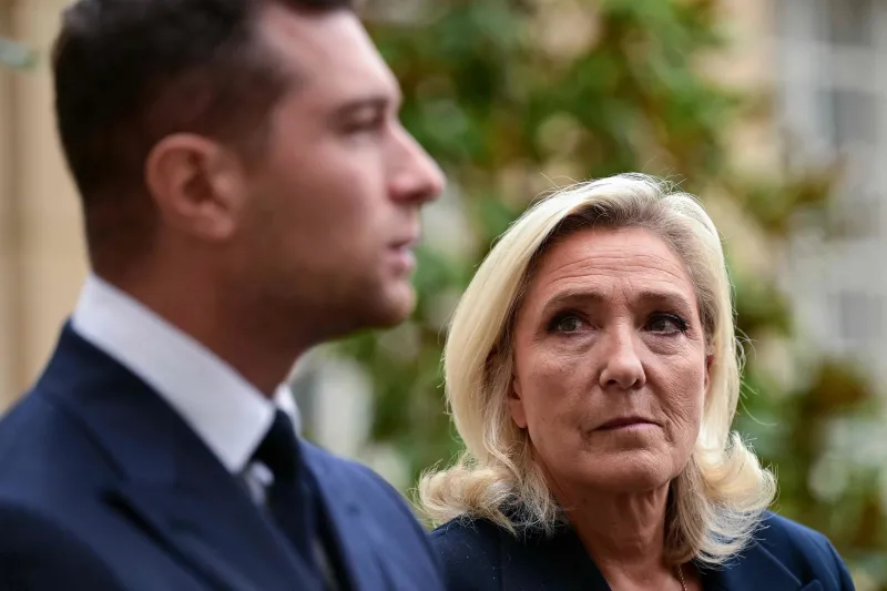Marine Le Pen acusa a Mélenchon de ser "un subcontratista de la ideología islámica"
