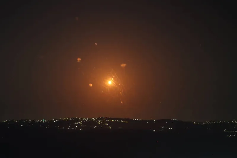 Irán ataca dos buques y bases estadounidenses en Jordania