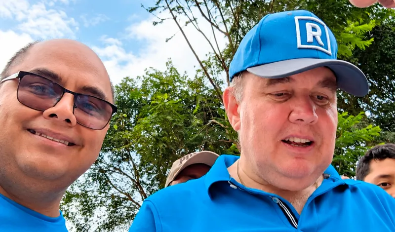 Trabaja en el municipio y hace campaña para Rafael López Aliaga