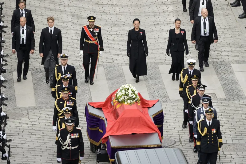 El primer ministro laborista de Noruega reivindica la monarquía en el funeral de Harald V
