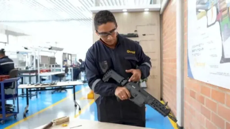 Colombia: De la Espriella firma decreto que pone fin a suspensión general al porte de armas