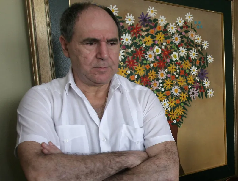 Condenan a más de 9 años de cárcel al ex presidente ecuatoriano Abdalá Bucaram y a su hijo por delincuencia organizada durante la pandemia