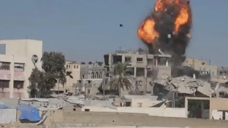 Israel ataca cinco viviendas en Gaza mientras intenta rebajar tensiones