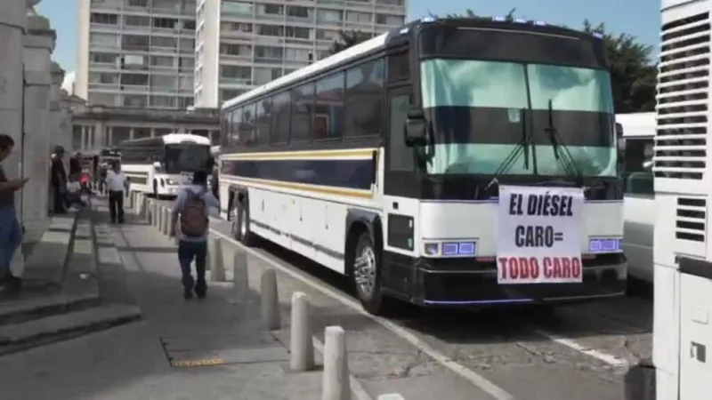 Transportistas en Guatemala exigen subsidio directo al diésel