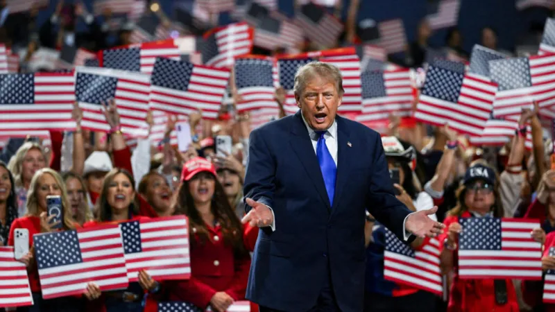 Trump promete USD 5.000 a cada estadounidense si su partido gana elecciones de medio término: ¿cómo lo haría? ¿es legal?