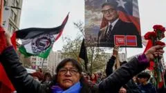EN FOTOS: Las protestas en Chile tras la decisión de Kast de no realizar ceremonias oficiales para conmemorar el golpe contra Salvador Allende