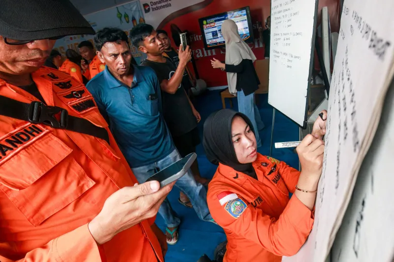 Un incidente en un ferry con 243 pasajeros en Indonesia deja al menos un muerto y 102 personas rescatadas