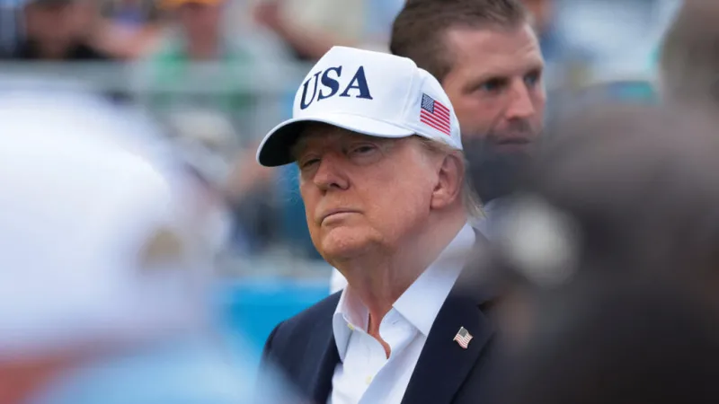Trump cuestiona a las "fuerzas negativas" que piden desacelerar el desarrollo de la IA
