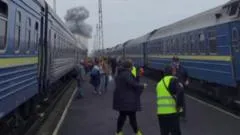 Rusia ataca un tren ucraniano poco después de que Boris Johnson y altos funcionarios europeos abandonaran la estación