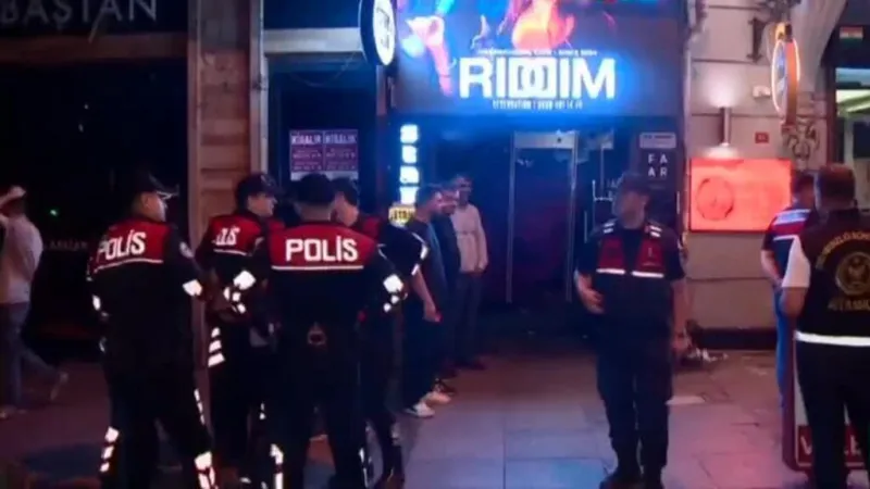 Turquía adelanta operativos contra establecimientos de la comunidad LGBTIQ+
