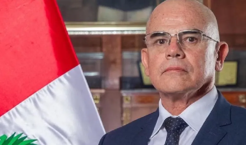 Ernesto Álvarez señala que violaciones en comunidades indígenas tienen "origen cultural" y lo compara con "pasarse la luz roja"