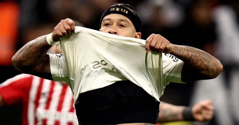 Memphis Depay, del cielo al infierno: tras la renovación mediática en Corinthians, erró el penal que clasificó a Estudiantes en la Libertadores